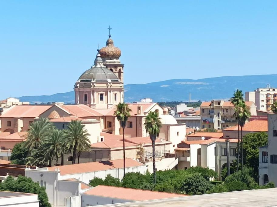 Gentarrubia - a casa nel cuore della città Oristano Exterior foto